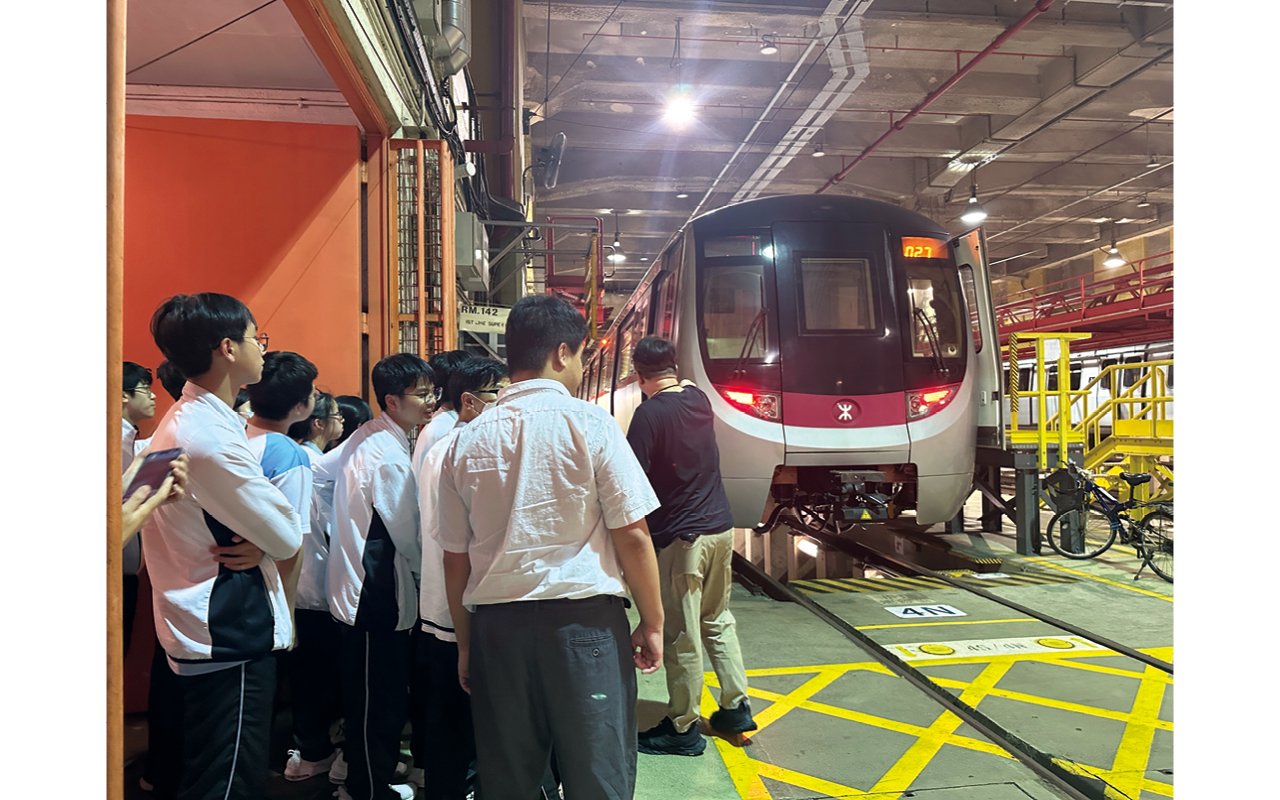 學生參觀MTR廠