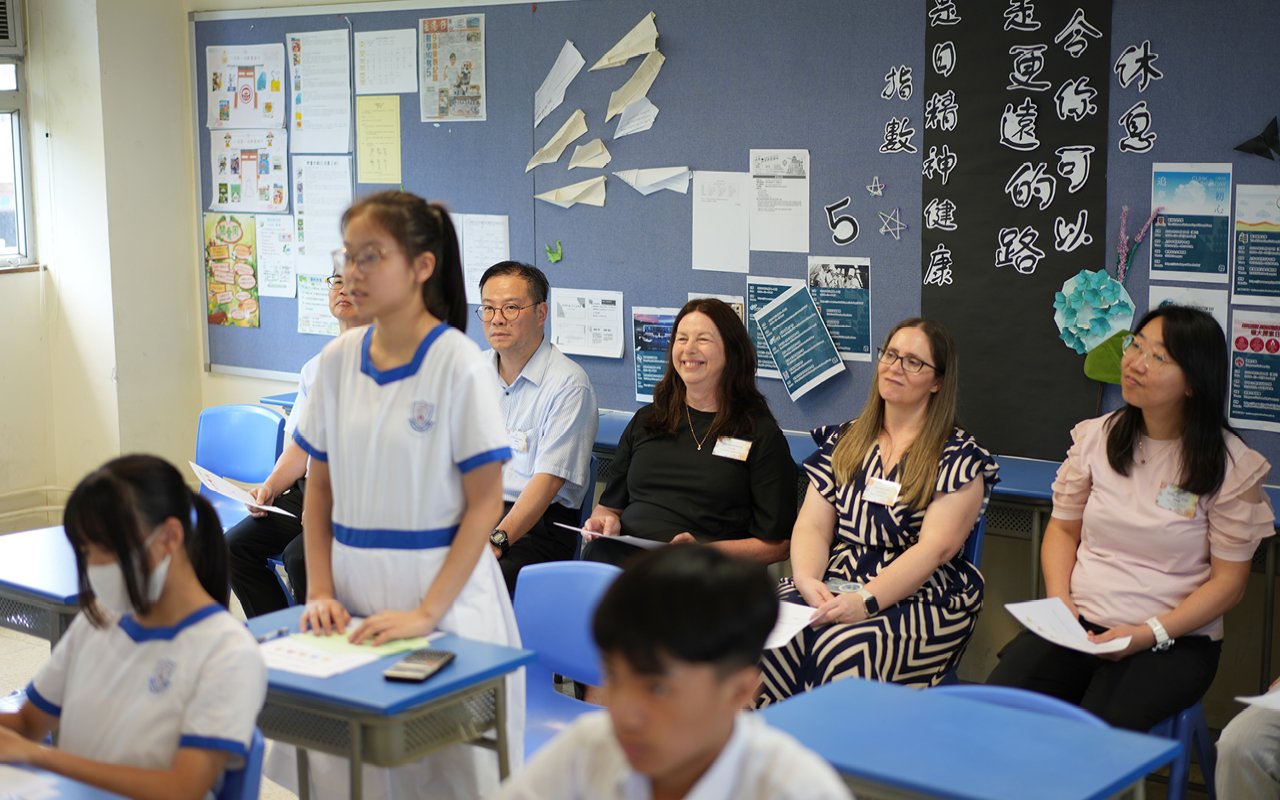 Ms Sara Pickering 六月回訪仁濟二中,對於英文教學組學生的課堂表現甚為讚賞。兩校約定來年三月再辦交流