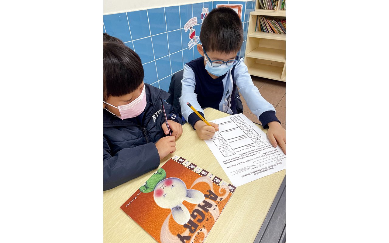 學校重新打造圖書館,提供多個閱讀區,方便學生取書後就地閱讀。學校亦添置了大量圖書,鼓勵學生浸淫於書海之中。