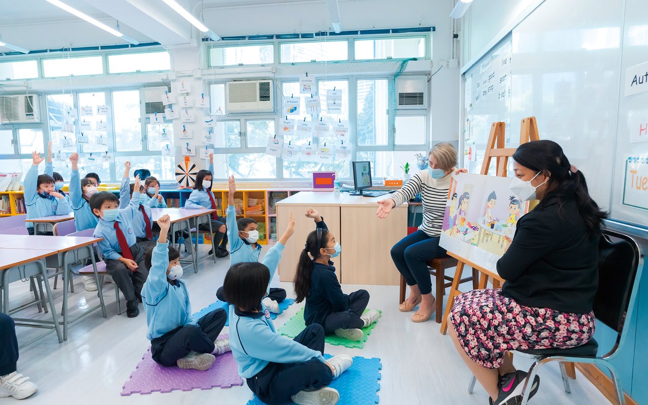面對多國籍學生的學習多樣性,學校把握多元文化優勢,應用「小班分班」、小組教學等策略,從語文和文化交融達致共學效能,提升學生的英文水平。