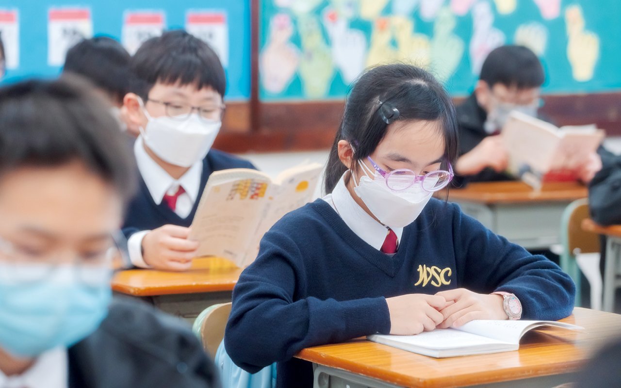 學校致力推動校園閱讀風氣,設有閱讀課,期望學生透過閱讀課養成閱讀習慣。