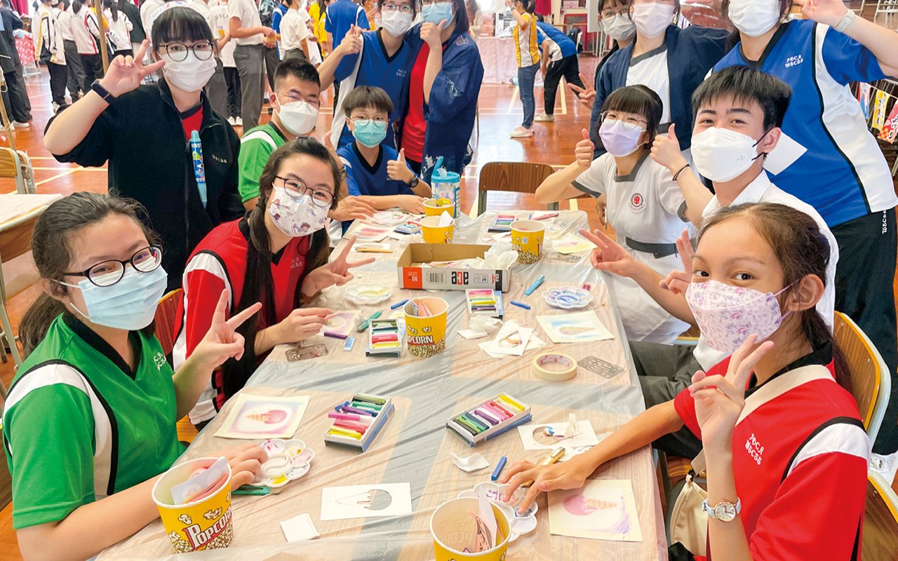 學校相信豐富的學習經歷有助學生從中建立性格強項,構建正面情緒和快樂感,以積極的態度面對生活中的負面情緒和經歷。