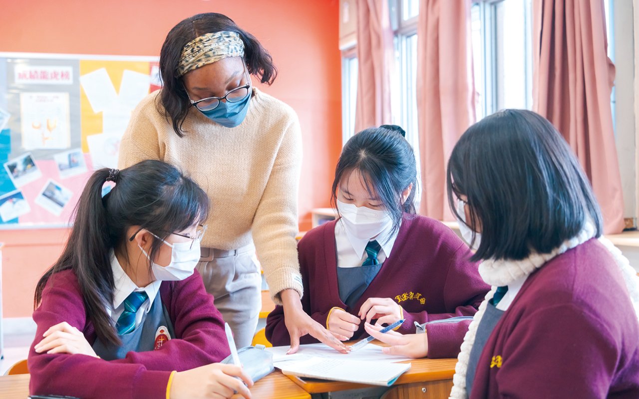 學校增聘多位外籍英語老師和各科額外教學人員,支援日常教學及課外輔導。