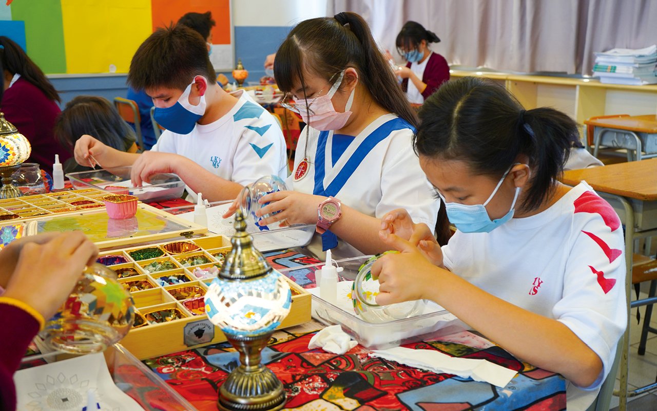教學團隊積極校外專業進修,以掌握與學生相處和溝通的技巧、處理學生行為問題的方法。