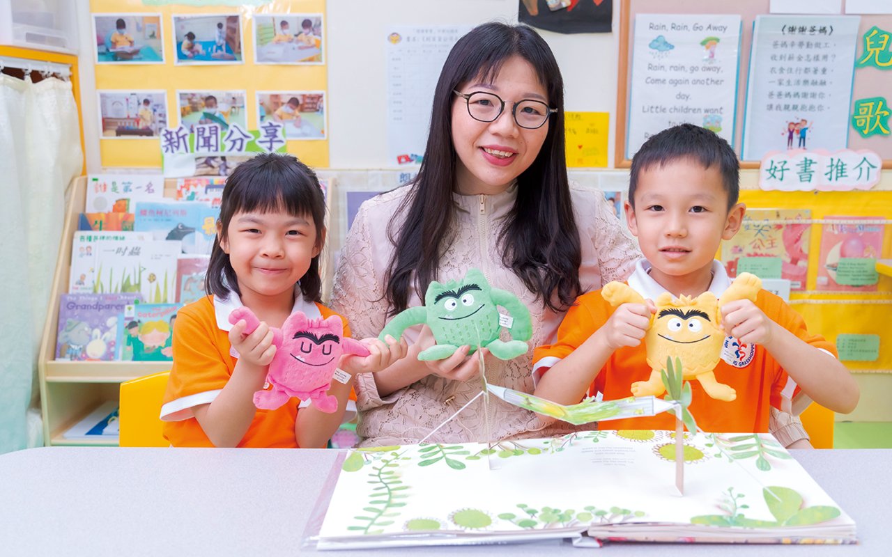 同学带同心爱的布偶回校