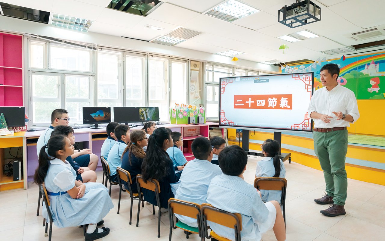 透過閱讀和分享短片,沉浸在語文世界當中