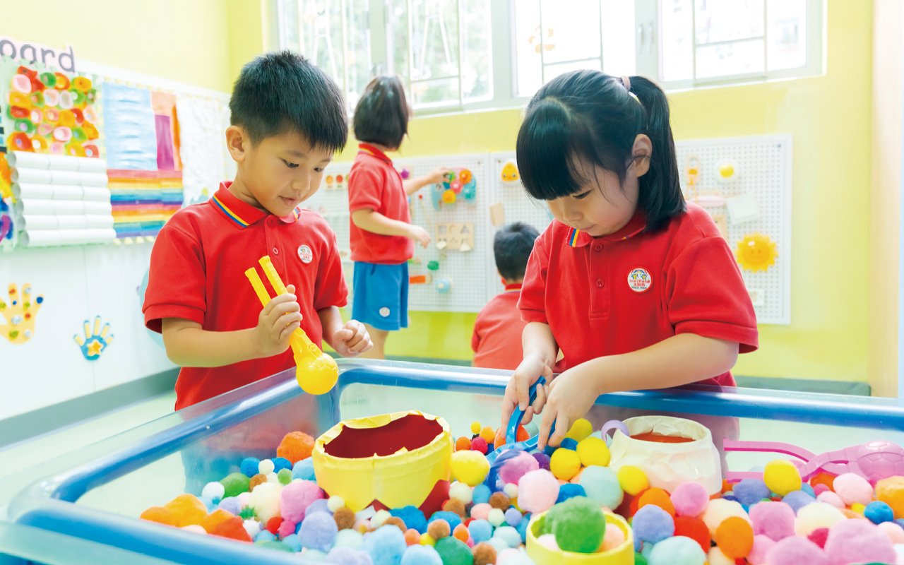 帮助幼儿建立品德、培养自信心、自学及自理能力