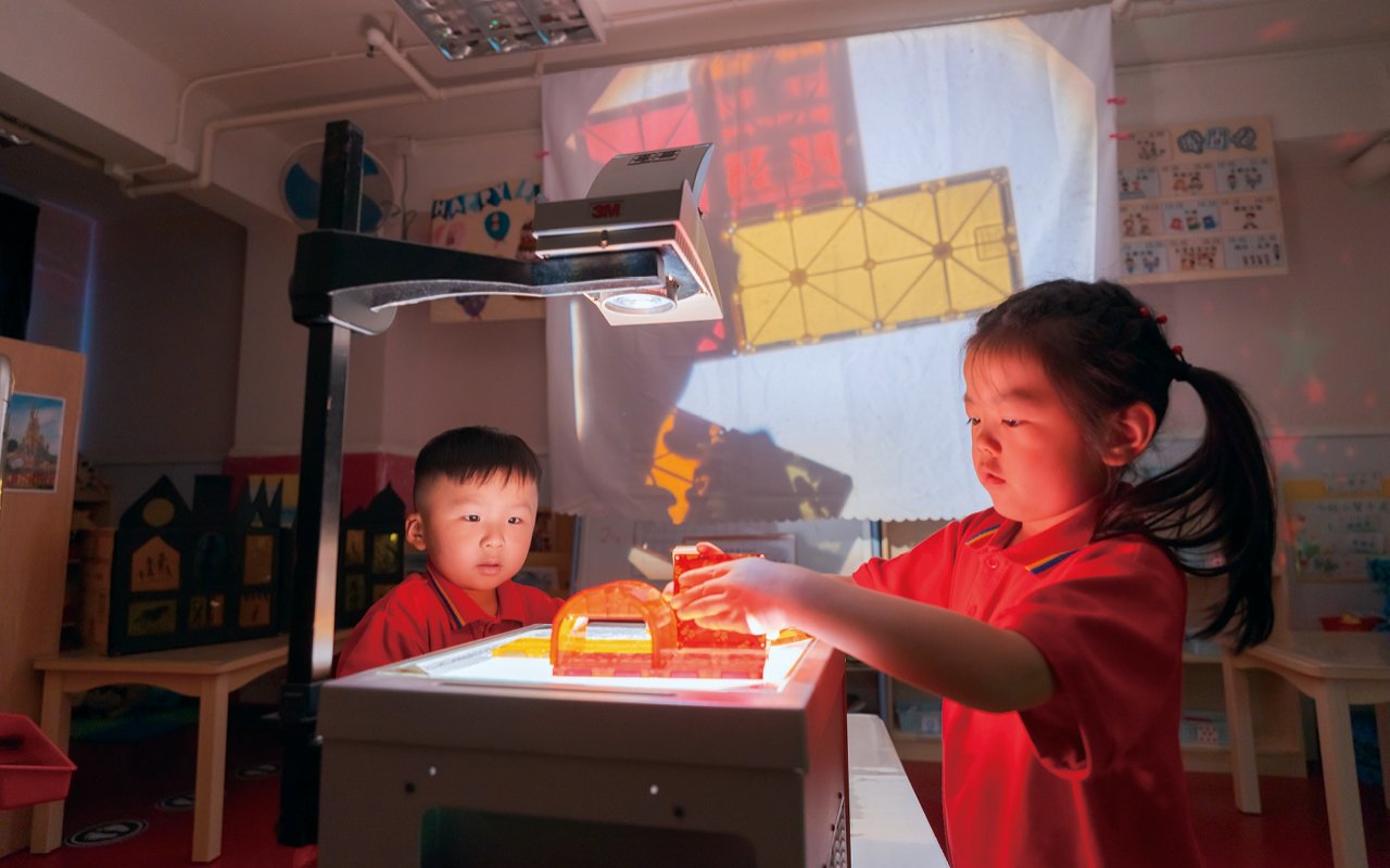 学校以游戏配合多感官学习元素,训练幼儿的七感发展