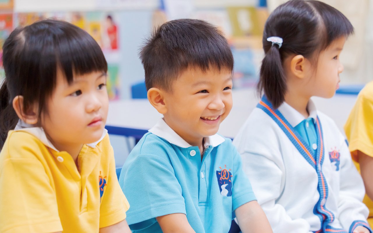 学生生动地学习英语