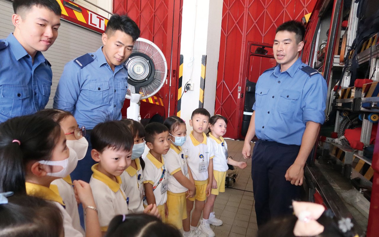 参观警署