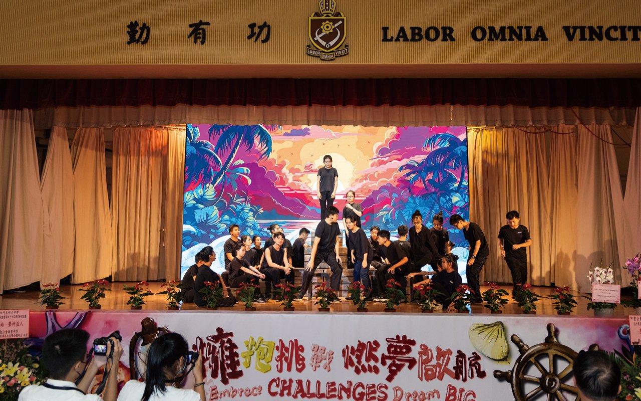 學校成立英語音樂劇團,創造真實的語言環境