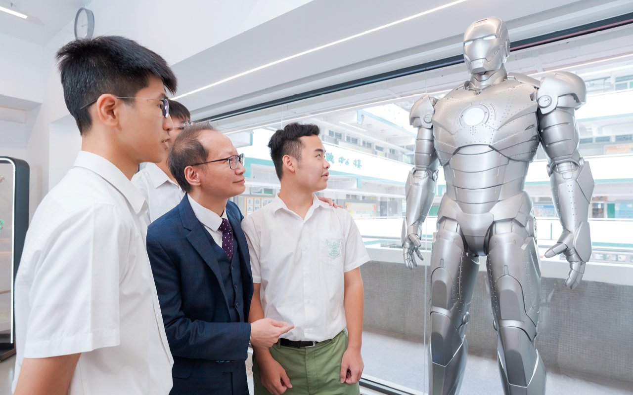 學校將英語教學擴展至社區,甚至是全世界