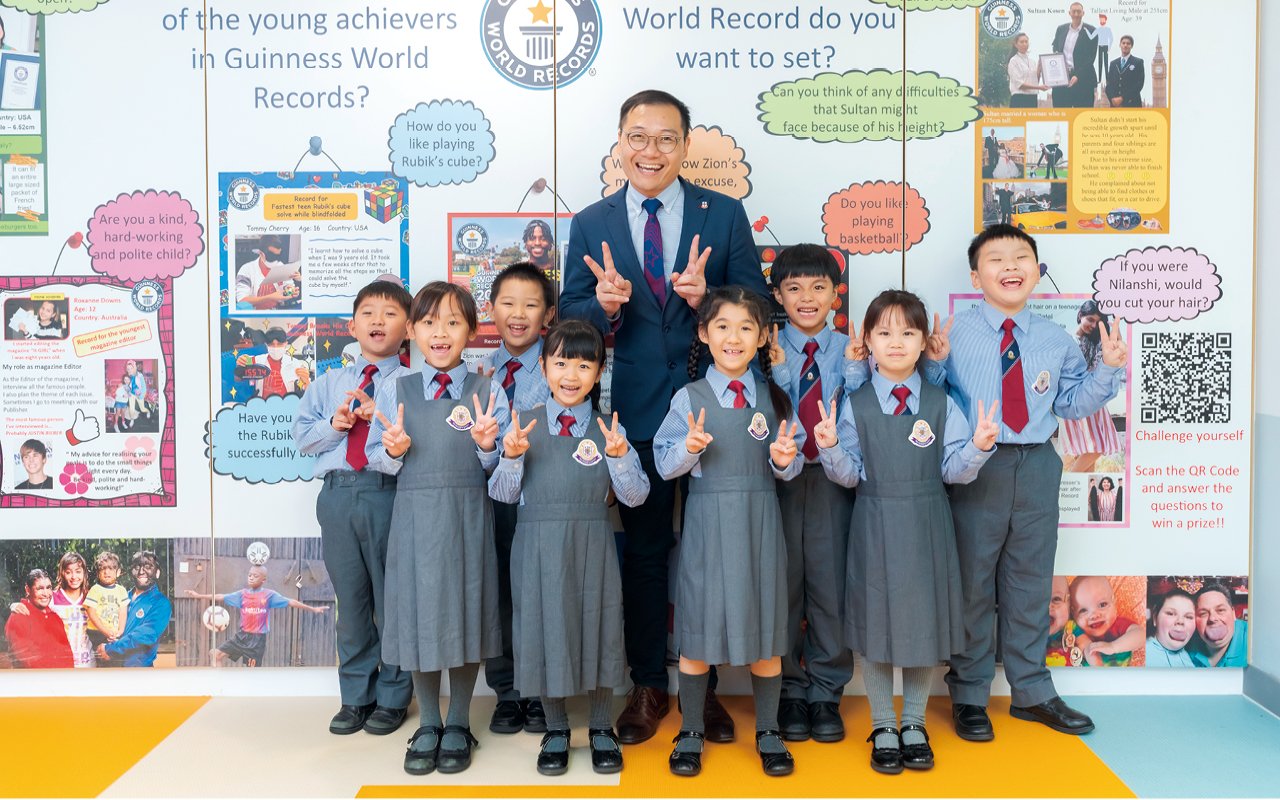 學校積極為學生提供整全的英語學習配套,透過在英語語境、課程規劃、學習活動等方面着手,精心安排全方位的英語學習經歷,幫助學生擴闊視野,從英語認識世界。
