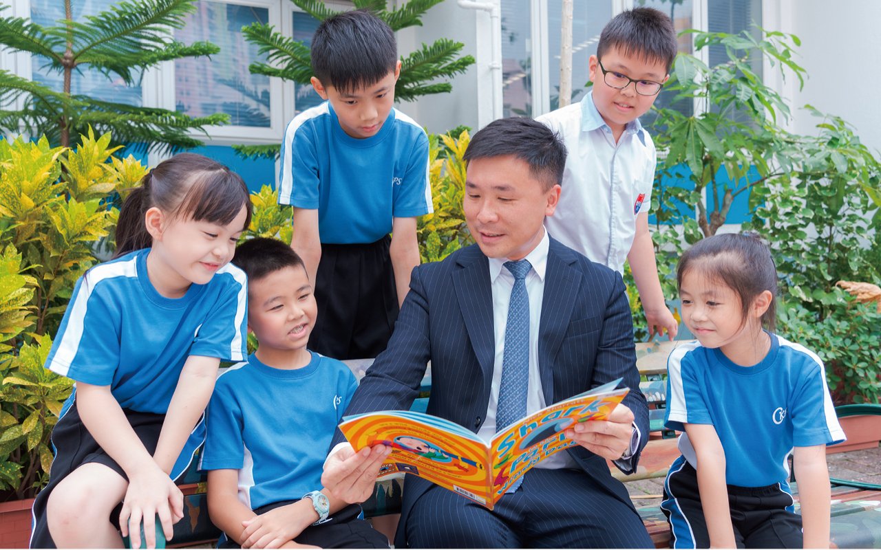 學校致力從閱讀着手教學,既有助提高學生語感、理解閱讀文本的能力,也有助於培養他們的寫作技巧。
