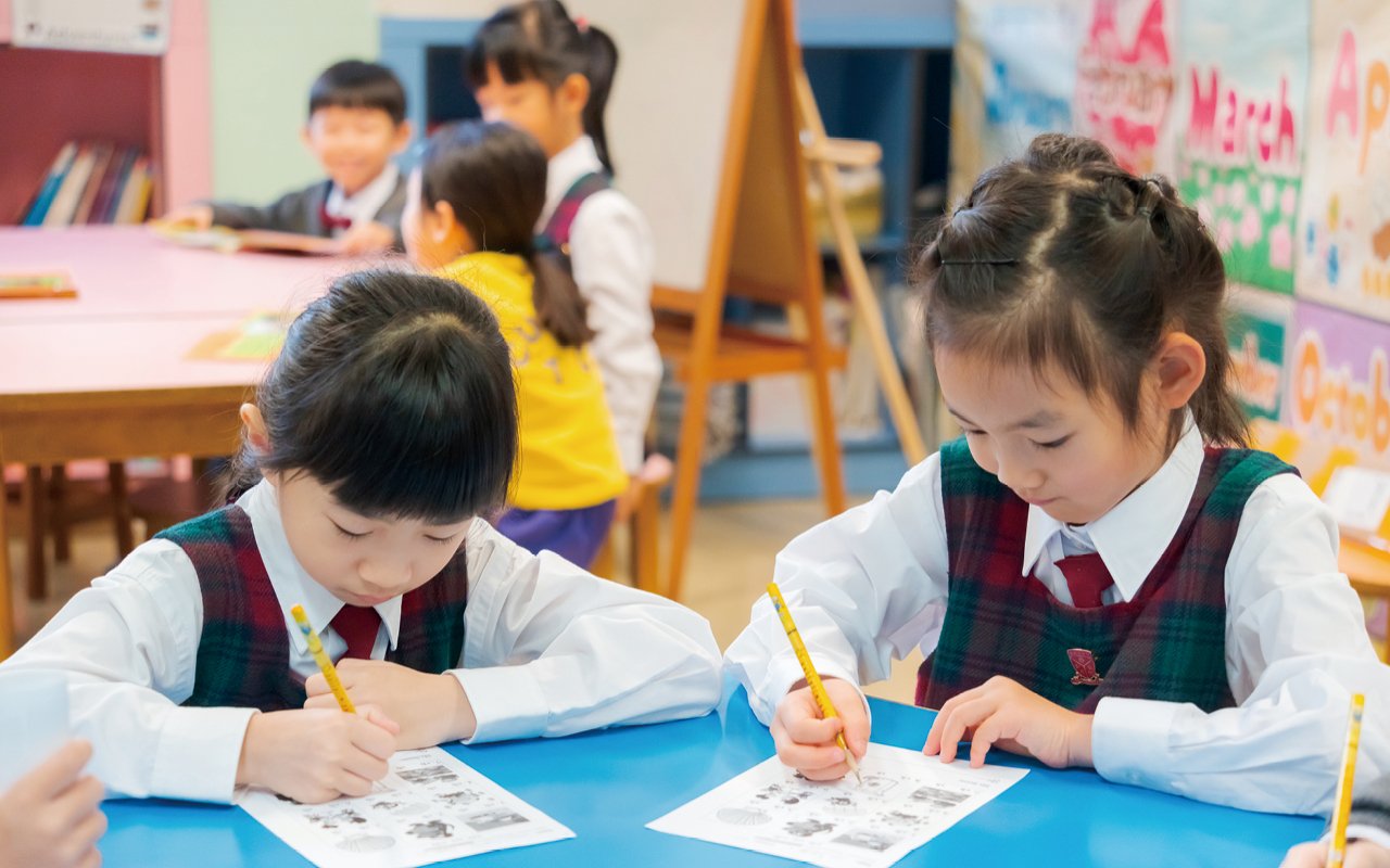 學校透過整合時間表,為小一下午時段編排校本「A+課程」,每星期共有9堂,涵蓋視覺藝術、音樂、英語戲劇、朗誦等藝術元素,推展跨學科單元式學習。