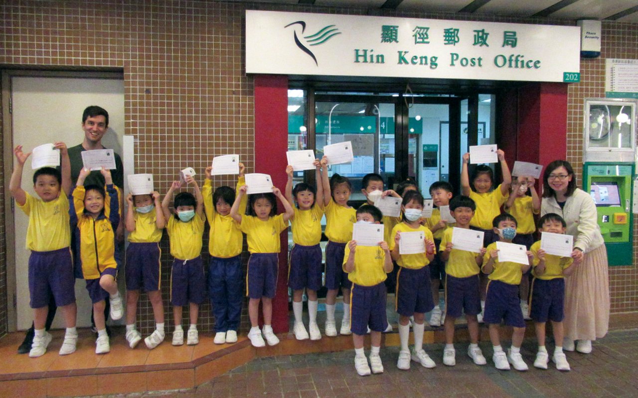 學校透過整合時間表,為小一下午時段編排校本「A+課程」,每星期共有9堂,涵蓋視覺藝術、音樂、英語戲劇、朗誦等藝術元素,推展跨學科單元式學習。