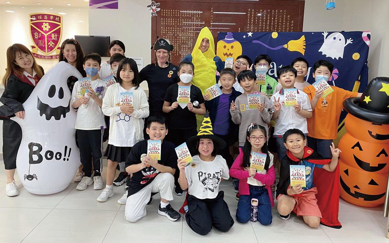 學校貫徹跨科學習理念,結合英文科與常識科,推展「FUN STEAM@ECA」,學校會安排外籍老師在課外活動課中與常識科老師協作,務求增加學生聽、說的機會,營造沉浸式英語學習環境。