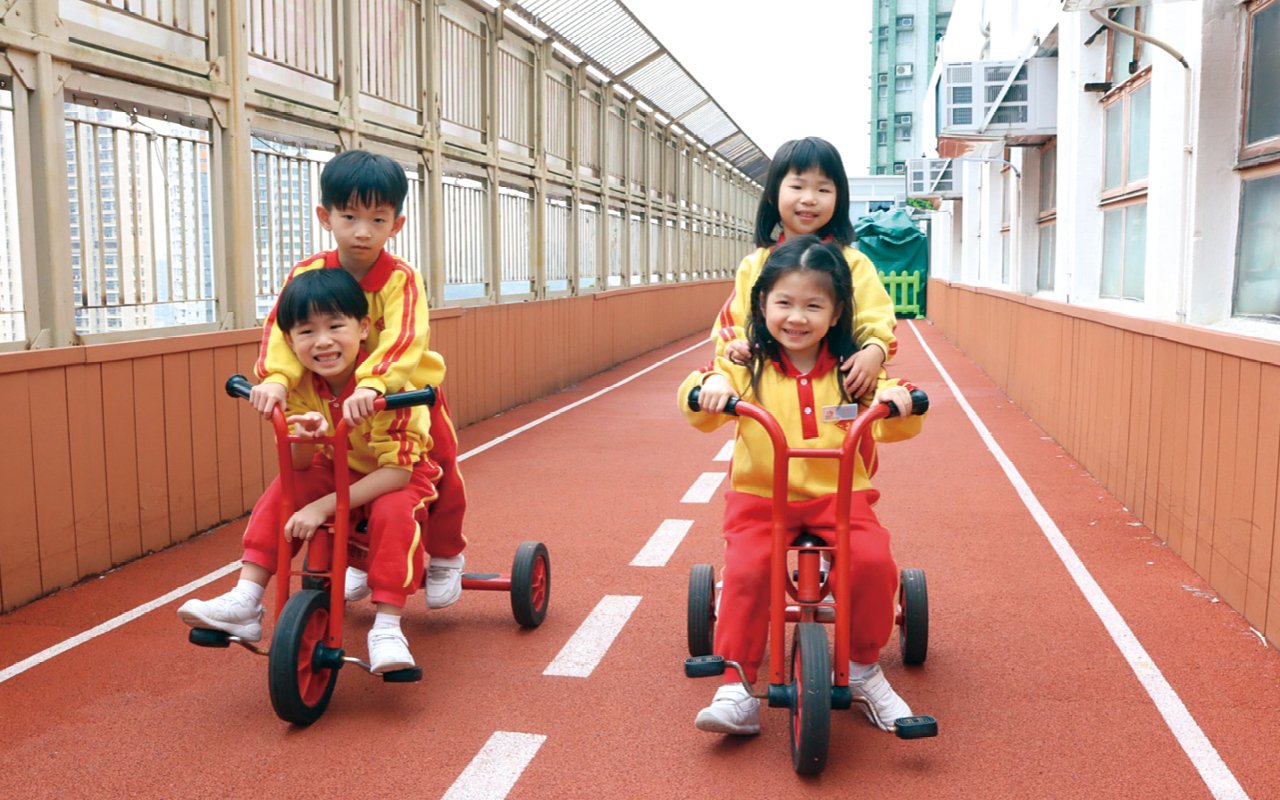 透过学校一系列多元化的课程及教学活动,促进幼儿茁壮成长