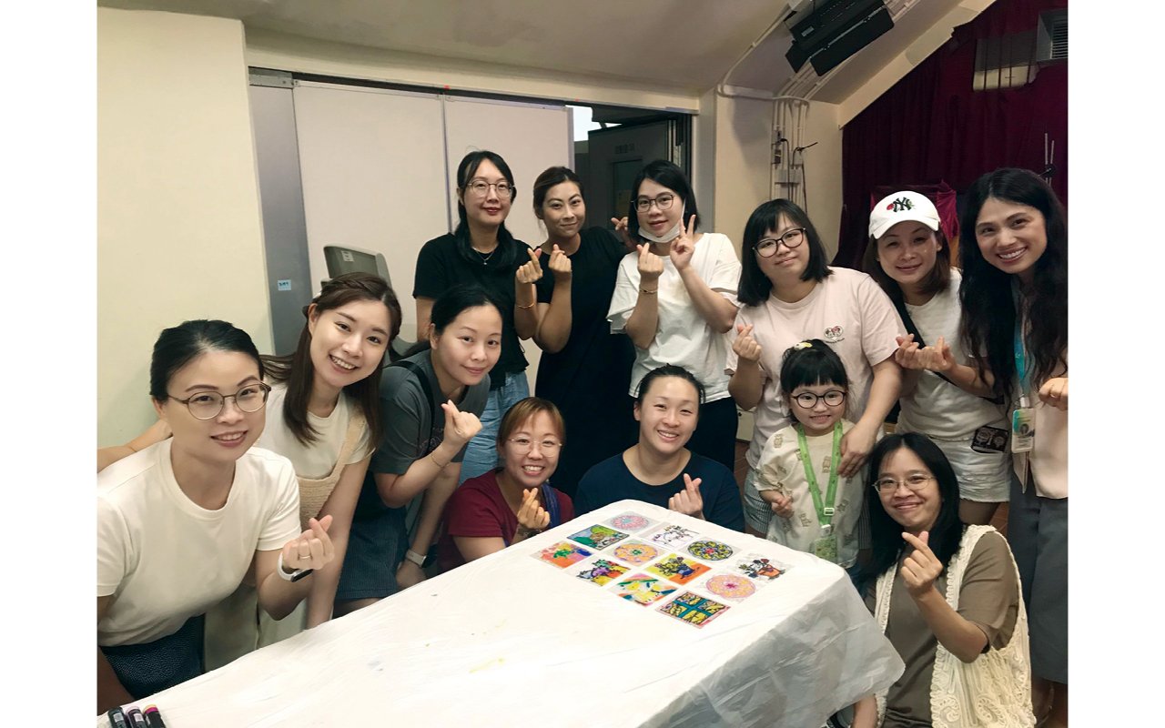 学校一直与家长保持紧密的联系以及良好的合作