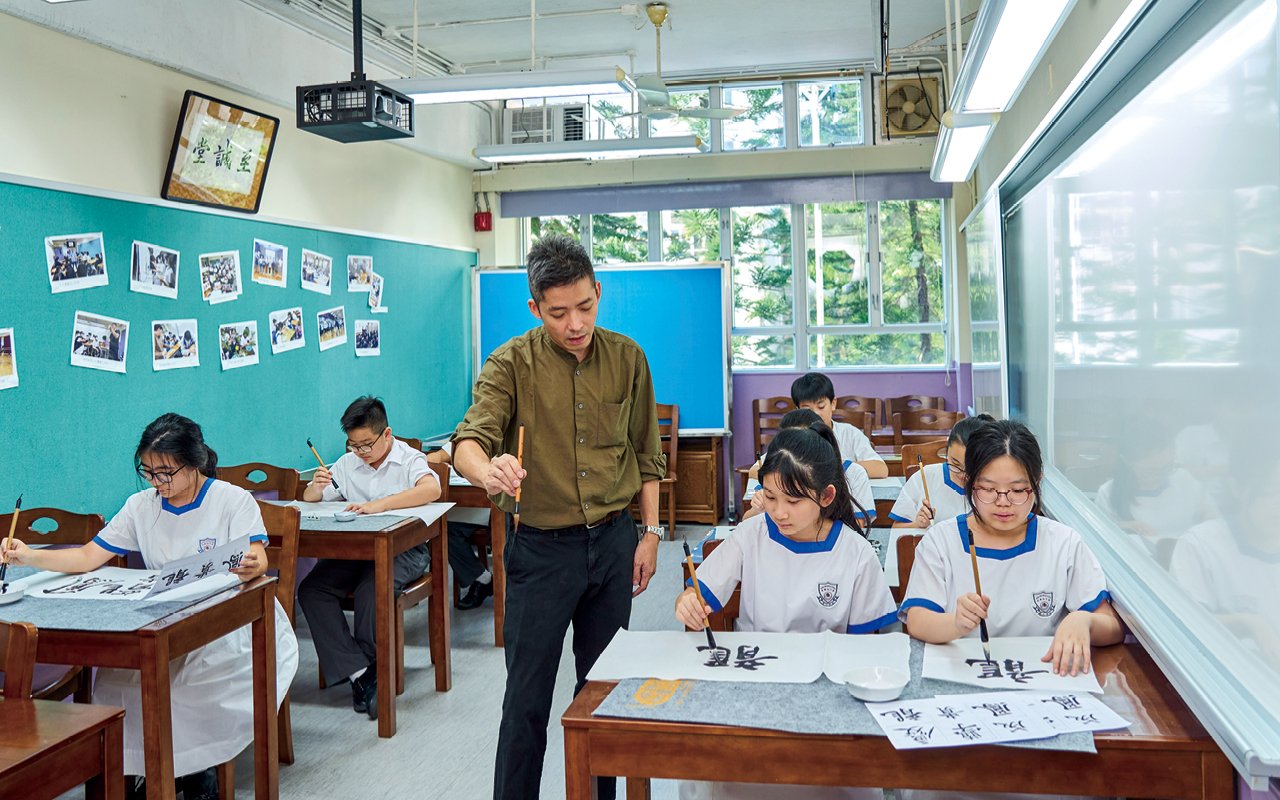 王華湘中學是嚴而有愛的,嚴是對學生有要求而非訓斥