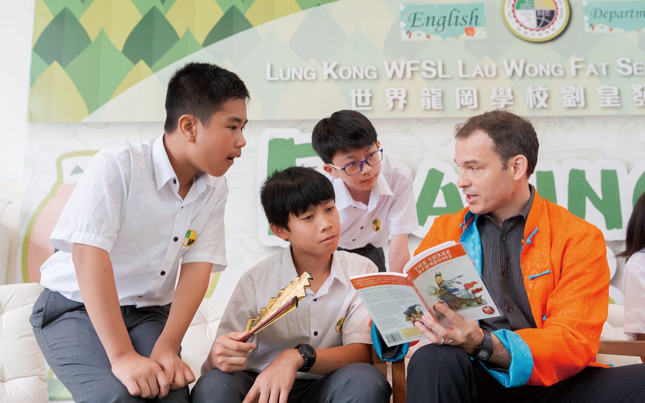 學校特聘請導師教授IELTS課程,並為高中學生提供津貼以應考IELTS