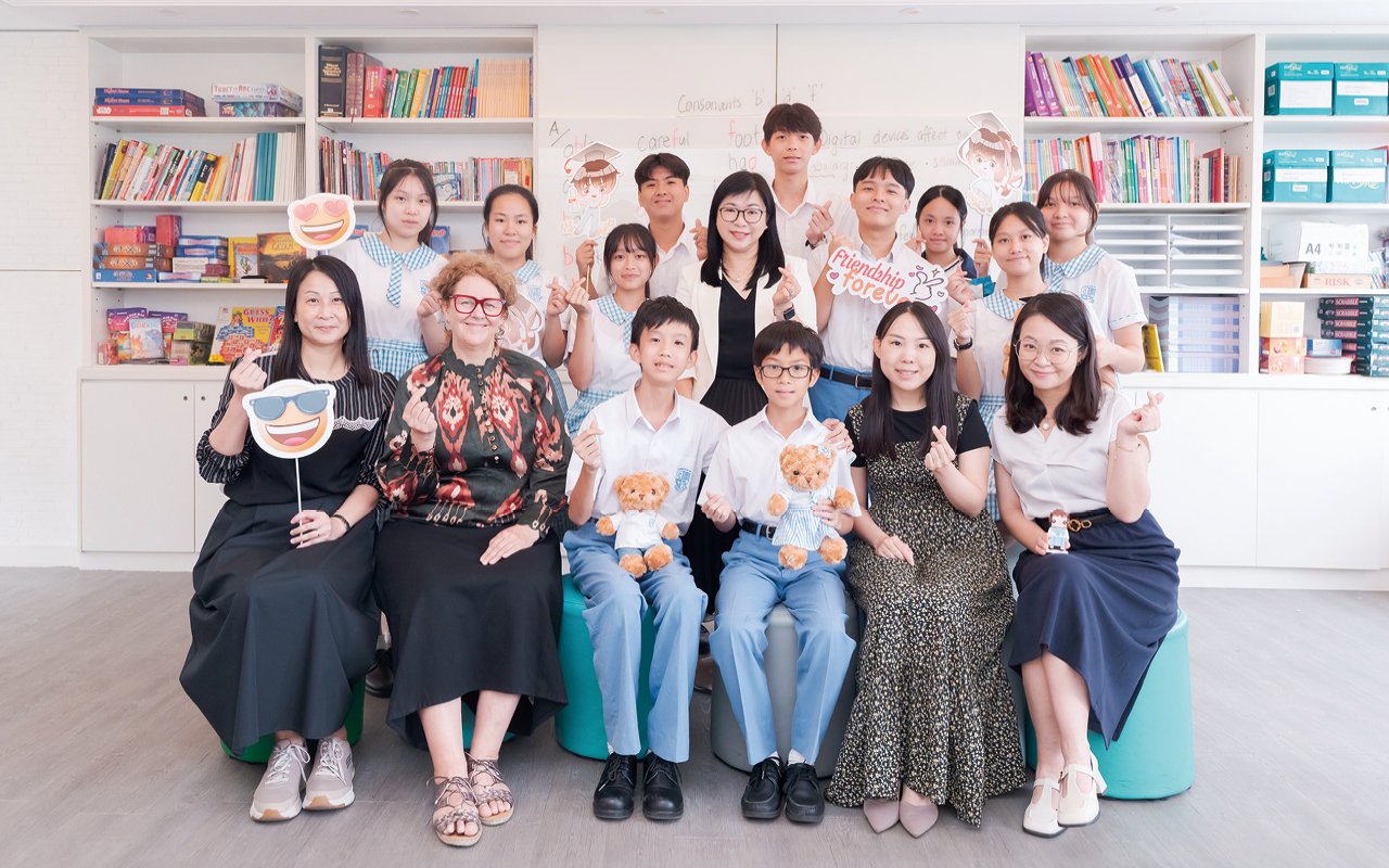 迦密聖道中學致力提供全人教育,培育學生在靈、德、智、體、群、美六育均衡發展