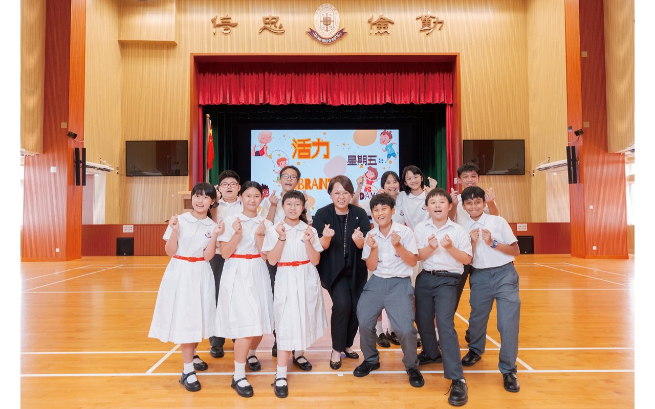 為建構健康生活模式,學校於今學年推行「活力星期五」(Vibrant Fridays),實行全校師生齊齊做運動