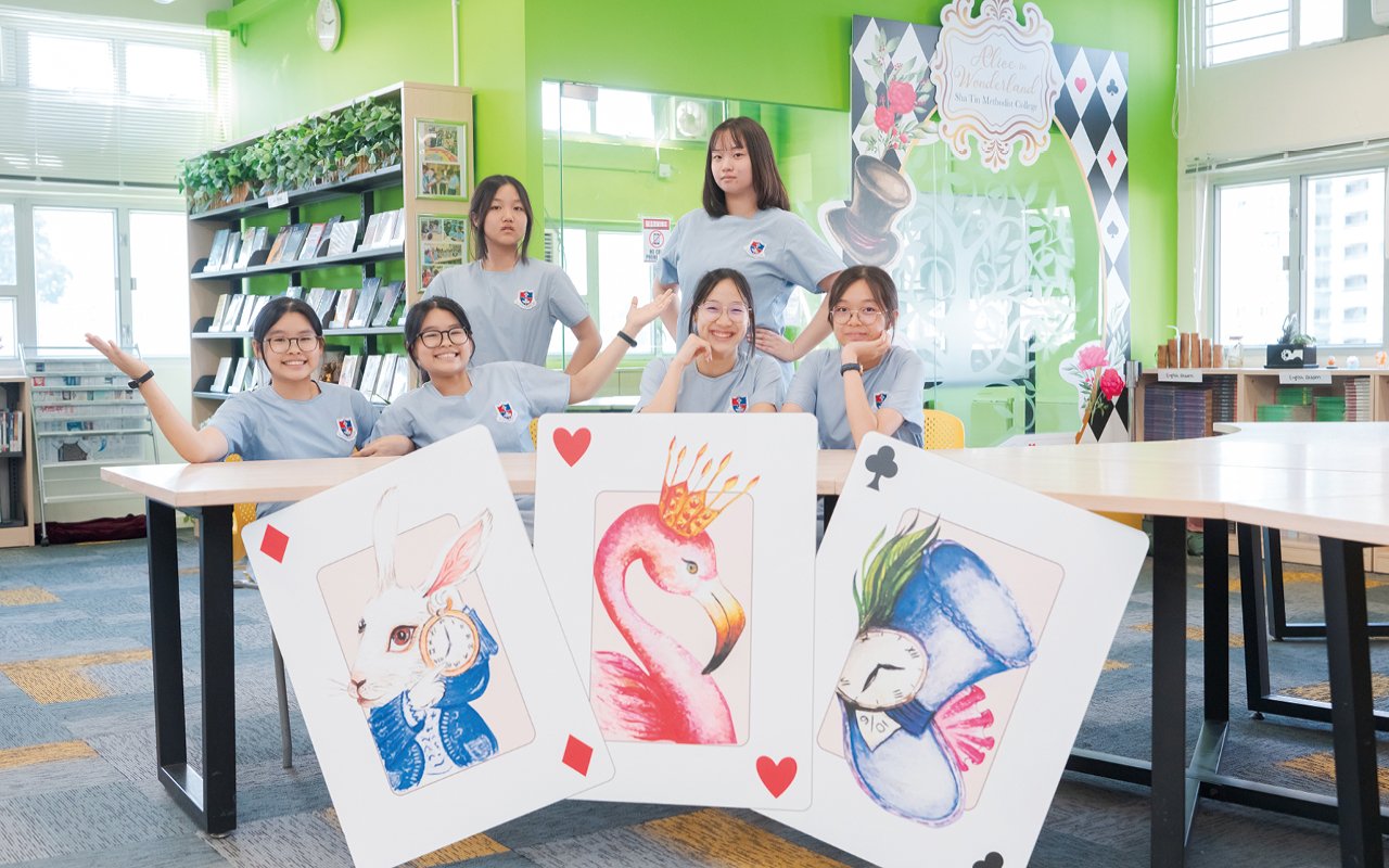 學校的Language Across Curriculum(LAC)團隊深入研究世界著名兒童文學《愛麗絲夢遊仙境》的原文