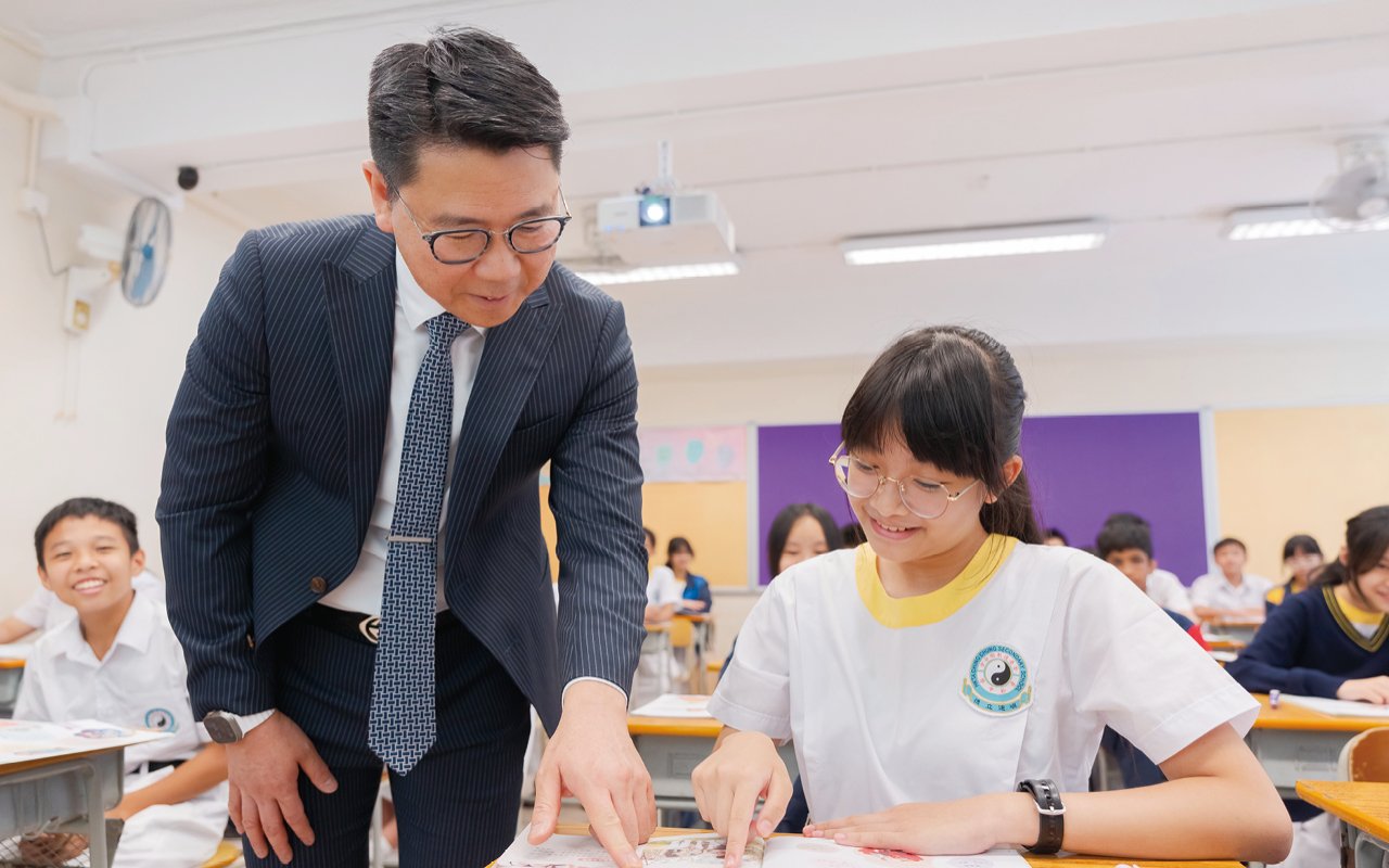 以真實的語言環境,深化學生的英語表達及邏輯思辨能力