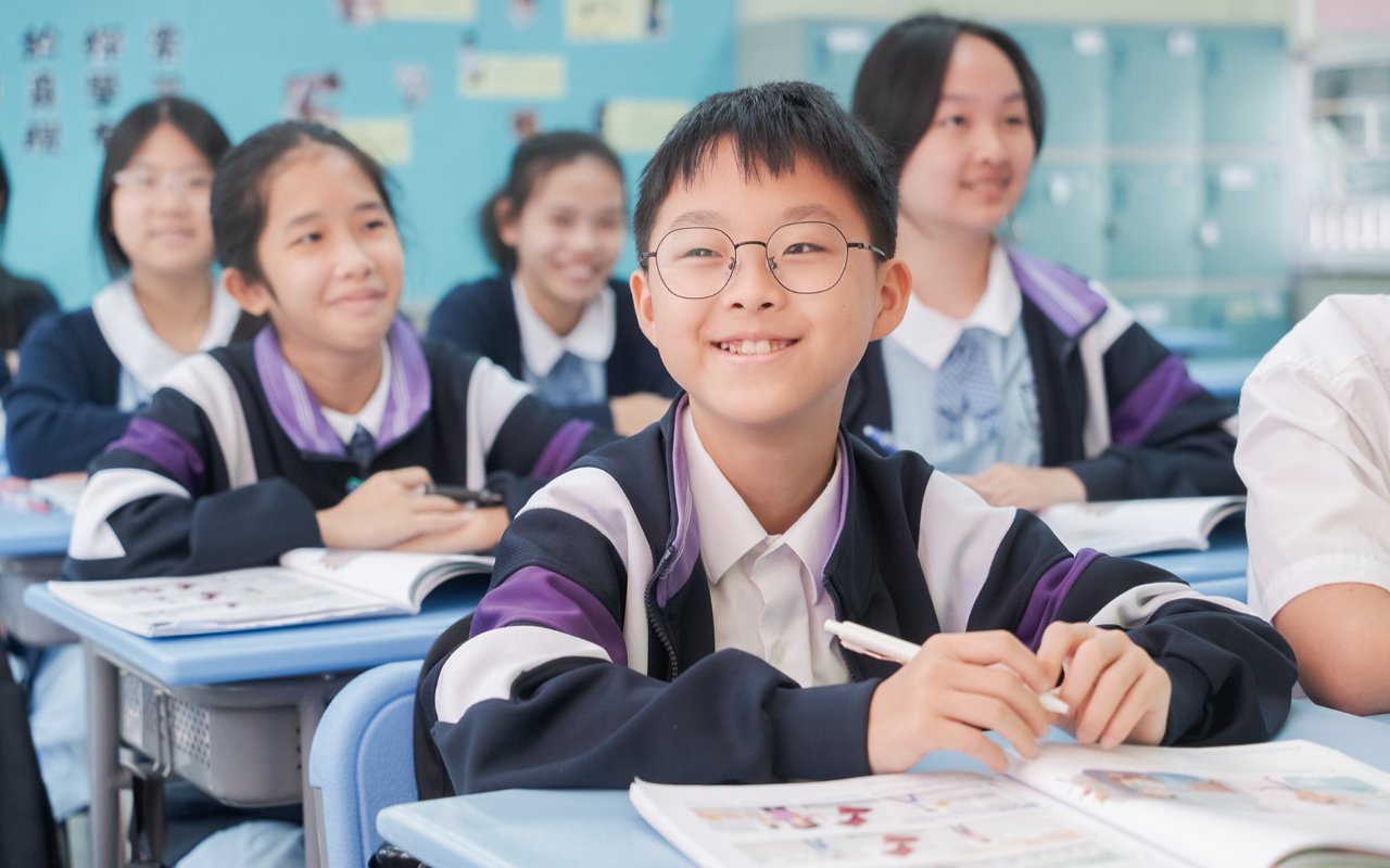透過同學之間的日常互動,學生能在不同的生活情境中持續運用英語