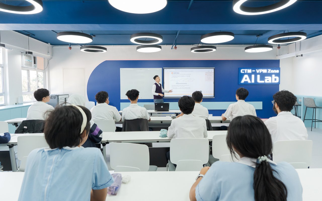 學生在上課時,時時刻刻都受到「英語環境教育」的潛移默化