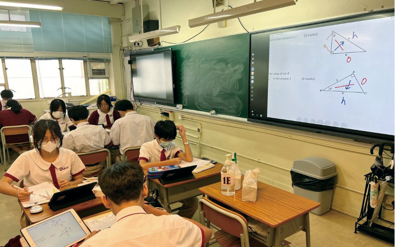 學校十分重視英語學習,由資深英文科老師出任英文科主任