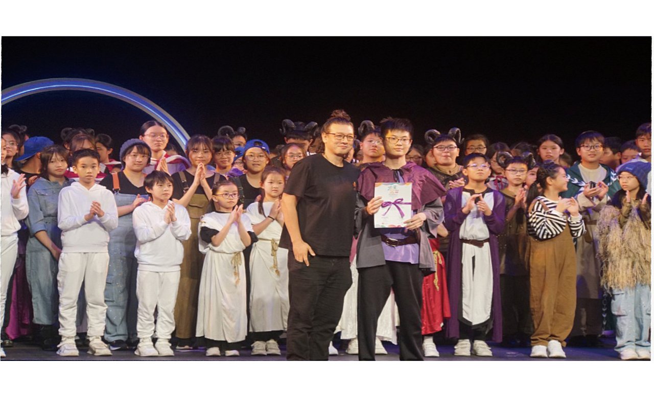 透過英語藝術活動,讓學生自信地運用英語