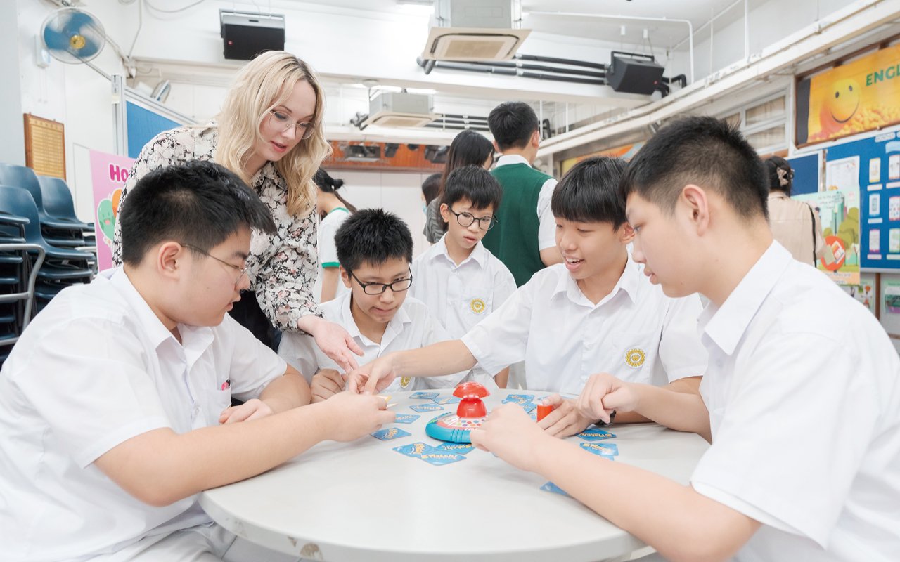 為提升同學的競爭力,學校引入國際著名英語課程的元素及考核