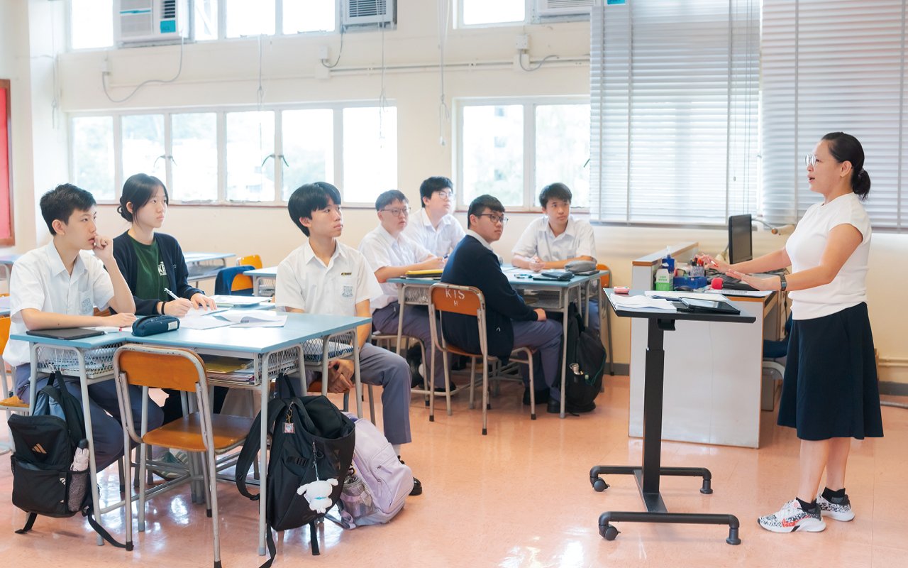 學校廣泛運用電子教學,所有課室均安裝了最新的互動電子黑板