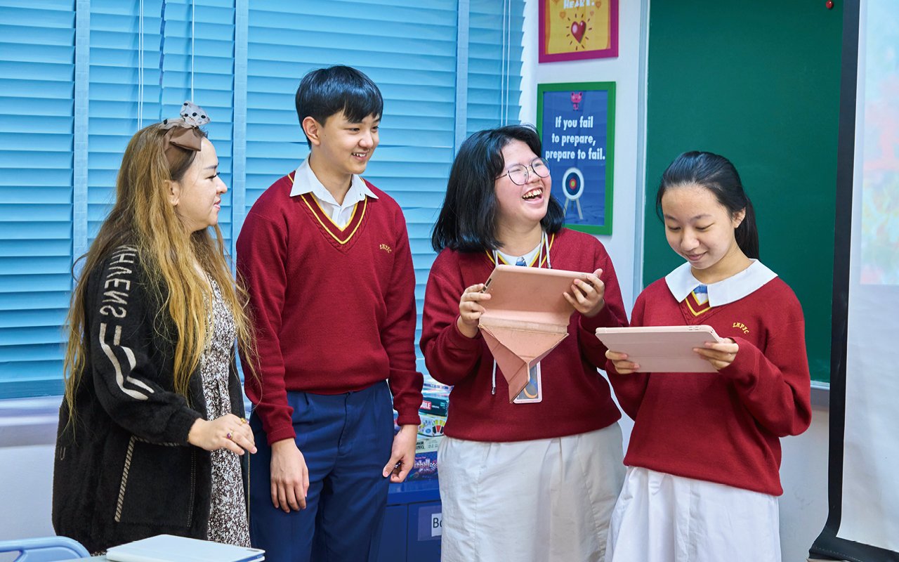 學生在2024年香港中學文憑考試中表現出色,取得100%中英文科合格率