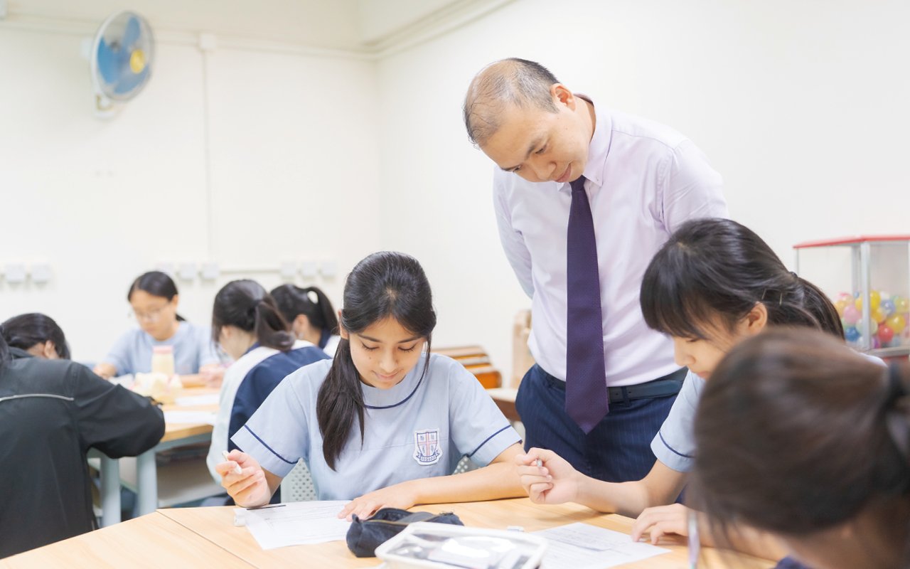 為了讓學生從多方面汲取英語知識,學校制定多元化的語言教學策略