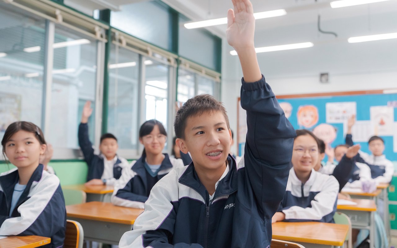 不斷豐富他們的知識和智慧,並提升語言能力和閱讀理解能力