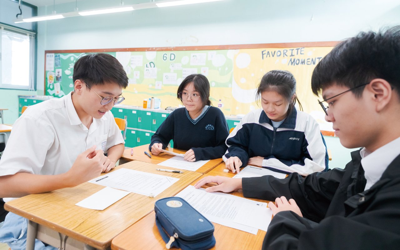 學校相當重視學生的學業成績,致力於幫助他們在中學文憑考試中取得優異表現