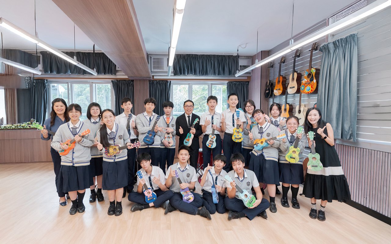 學校相當重視英語教學,幫助同學裝備好英語能力