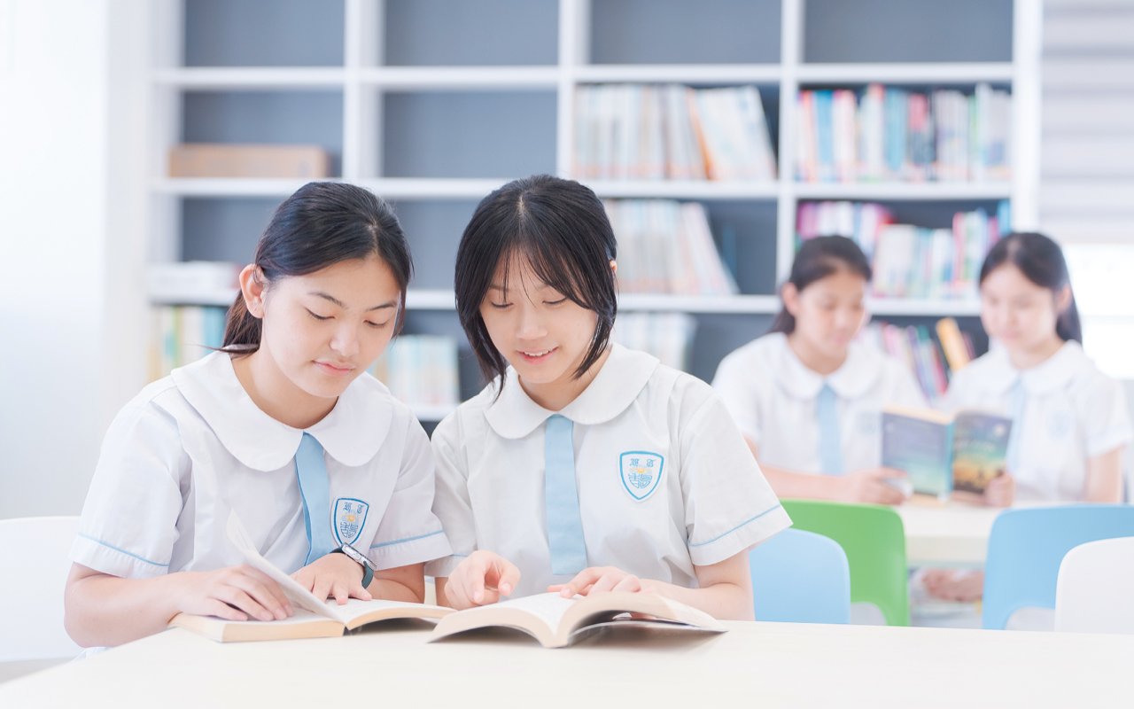 英文科組近年積極發展校本課程,以富趣味性的英文圖書作為引入